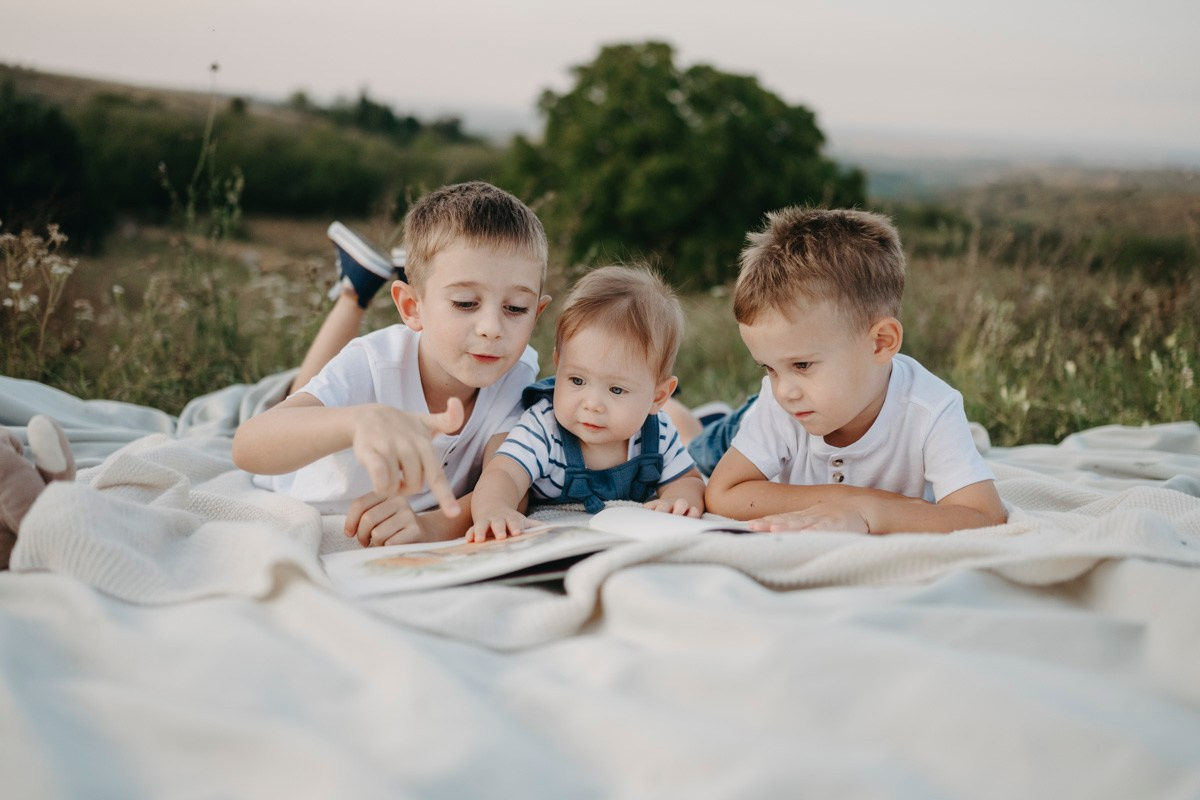 Basici / porodicno fotografisanje u prirodi. Deciji i porodicni fotograf u Beogradu Oksana Skendzic