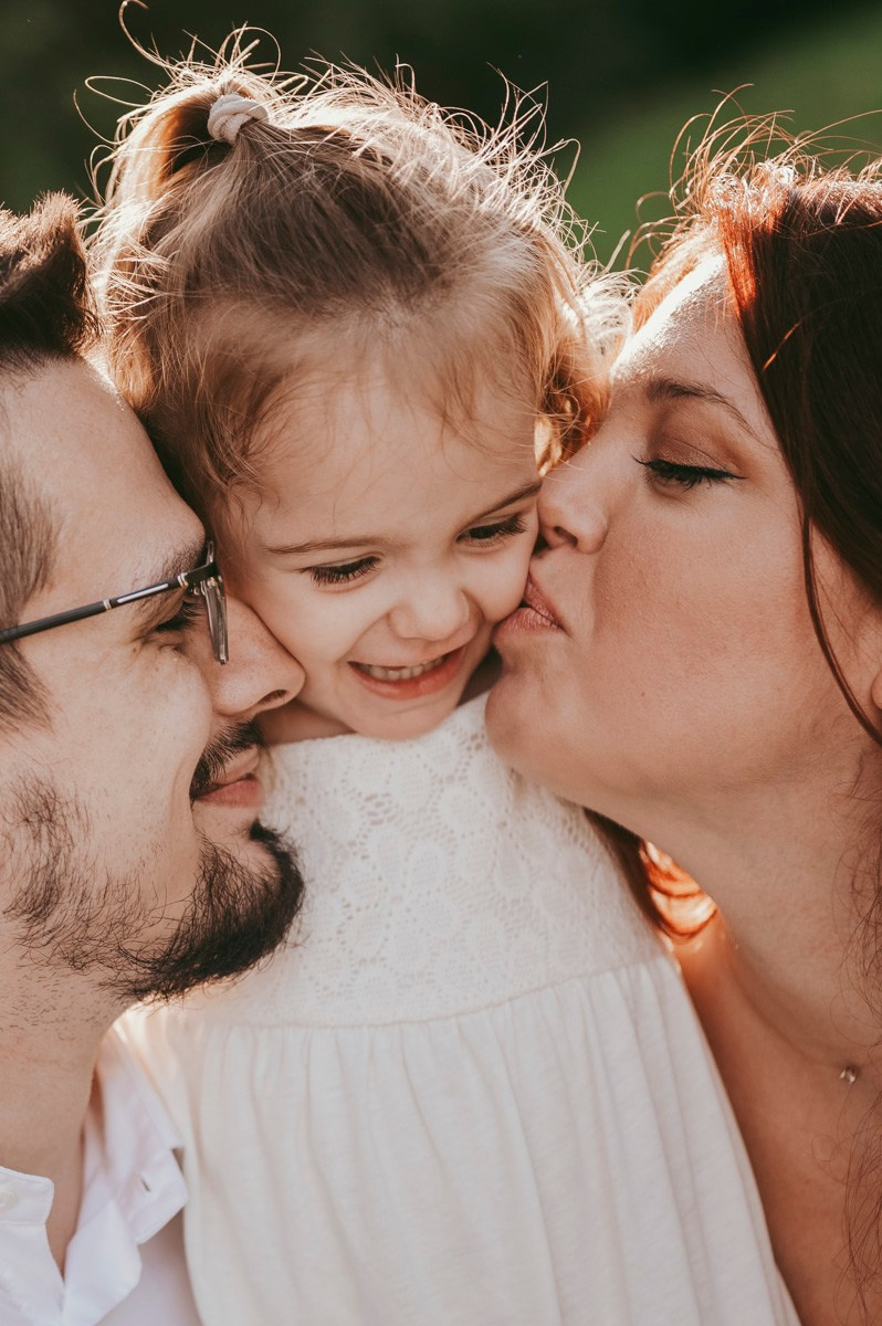 Kristina, Milos i Kalina / porodicno fotografisanje u prirodi. Deciji i porodicni fotograf u Beogradu Oksana Skendzic