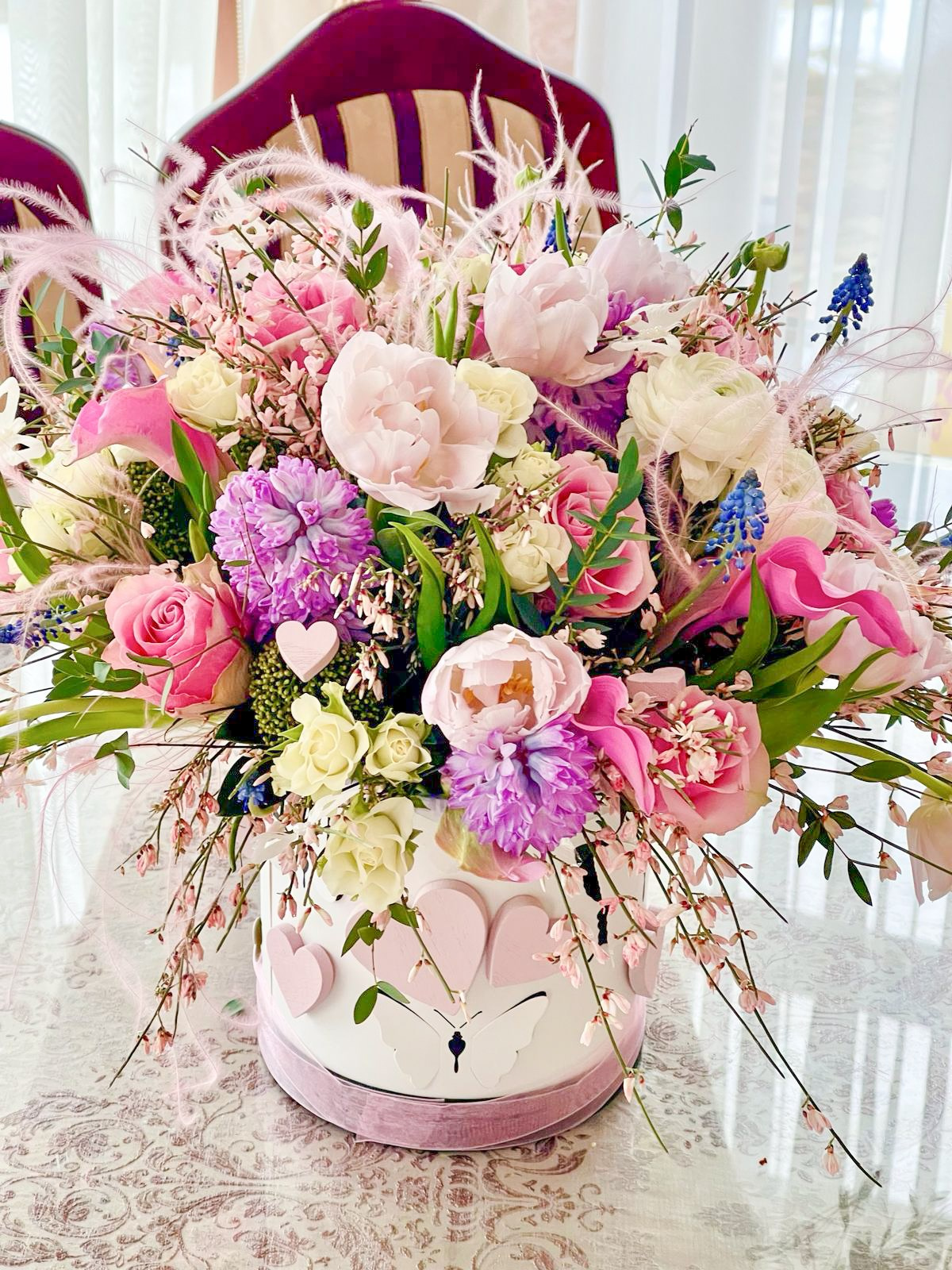 Ziedu pušķi kastē. Event design, decoration, floristry, gift, Irina Novika, Riga, Latvia