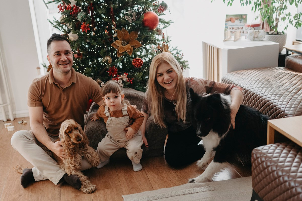 Natasa, Ema i Lazar — porodicno fotografisanje kod kuce. Deciji i porodicni fotograf u Beogradu Oksana Skendzic