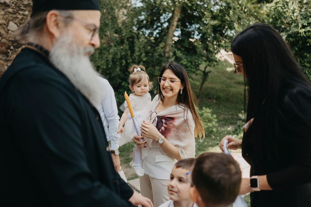 Lara / krstenje, crkva svete Ruzice na Kalemegdanu. Deciji i porodicni fotograf u Beogradu Oksana Skendzic