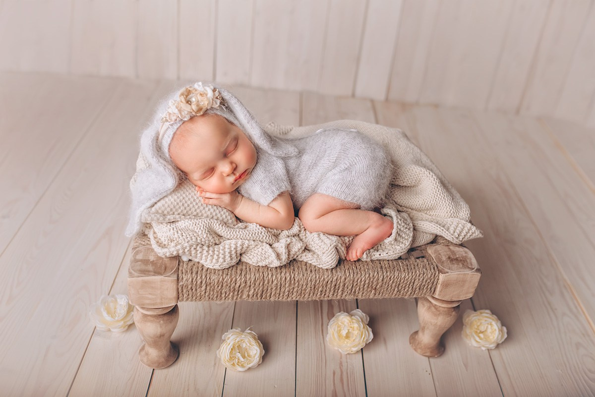 Newborn photoshoot. Newborn photographer and Photography Educator in Prague Yana Stelmakh