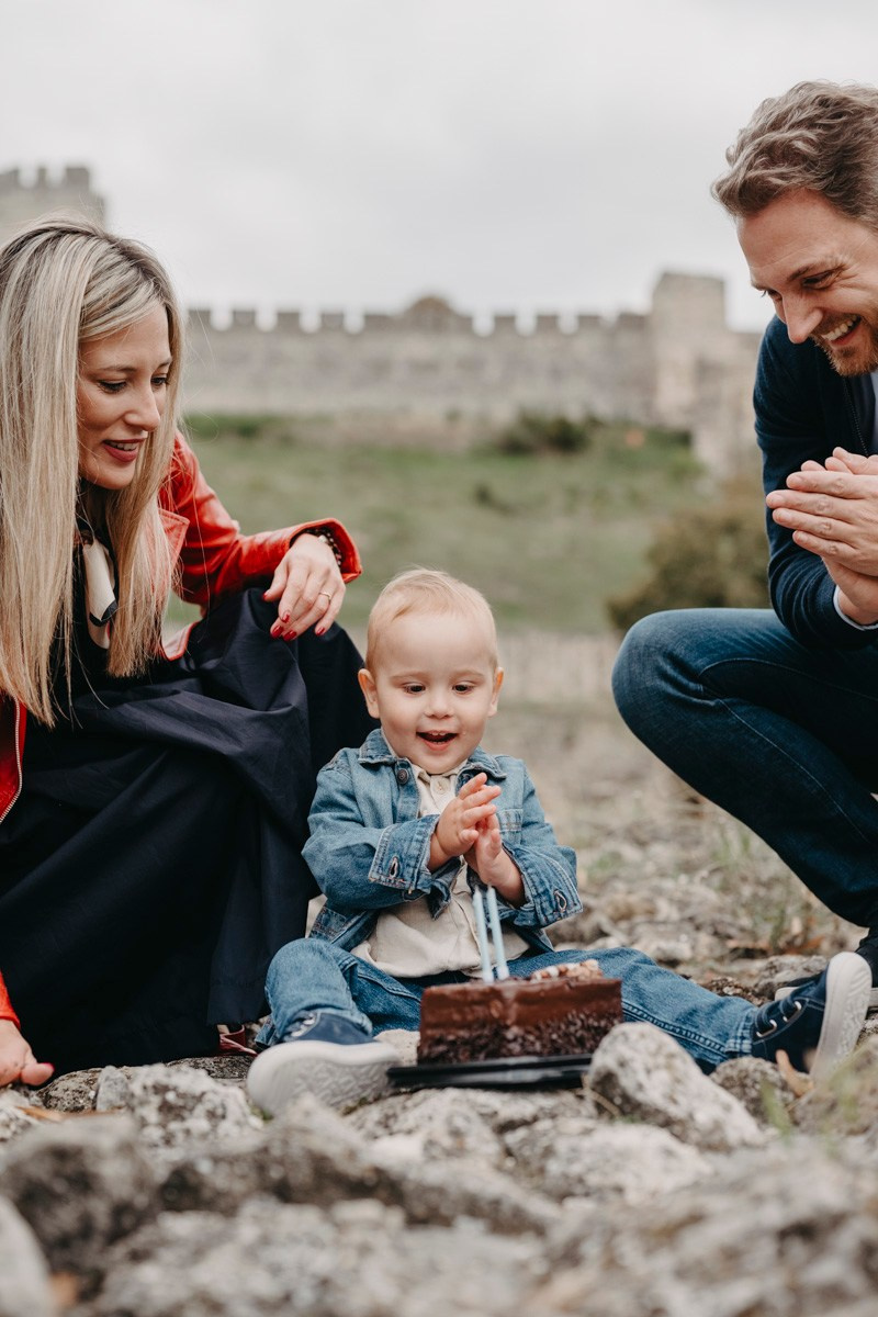 Nevena, Dusan i Vuk porodicno fotografisanje napolju. Deciji i porodicni fotograf u Beogradu Oksana Skendzic