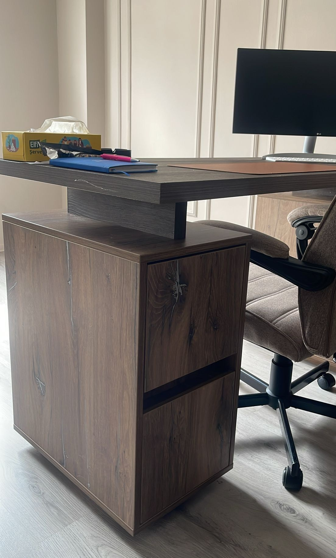 Birou. Furniture Alexandru Turcu