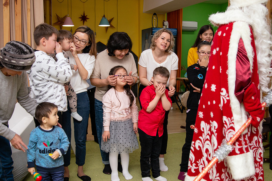 Новогодний праздник у солнечных деток. Svetlana Vidru Fotograf aus Speyer und Germersheim