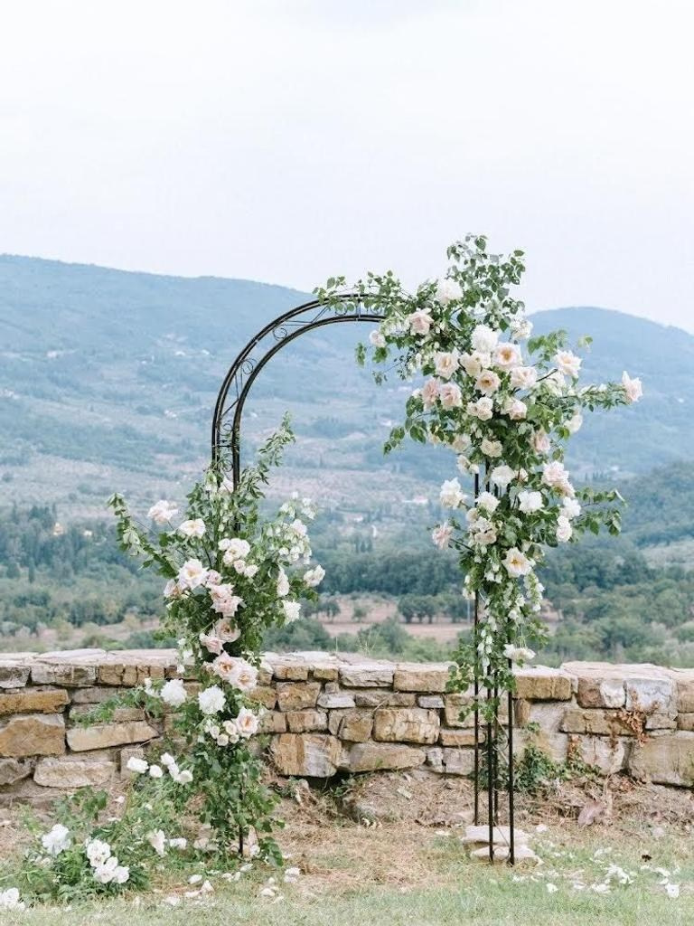 Wedding arch of flowers. Главная