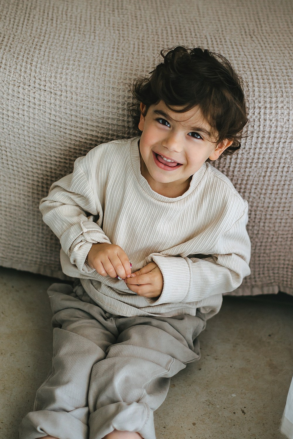 Mom&daughter at home. Family photographer in Israel