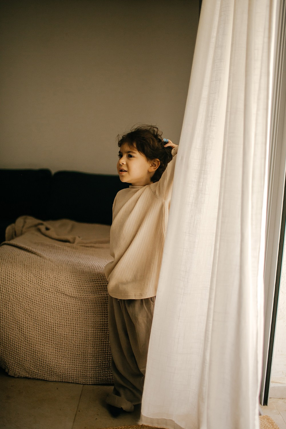 Mom&daughter at home. Family photographer in Israel