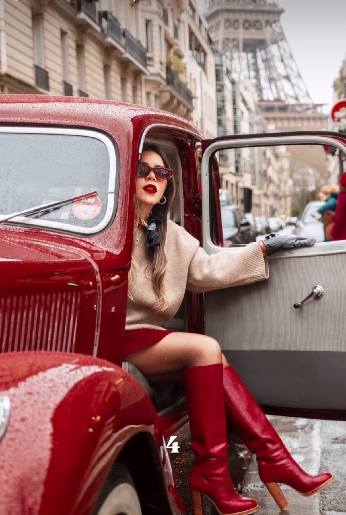 Old car. Director — Photo & Video Paris