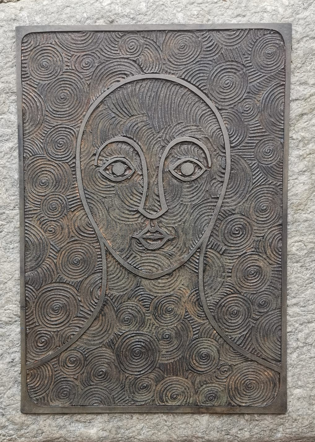 Santi Volti (2023) stands at the intersection of conceptual research, advanced craftsmanship, and strong visual identity. The monumental format, the use of gold, the mixed-media technique, and a proven exhibition history — three exhibitions in institutional and high-profile corporate contexts — make this work particularly compelling from a value perspective.Signed by Nadia Kuprina and published in a catalogue, the artwork presents solid characteristics for an investment focused on quality, consistency of artistic research, and long-term cultural relevance.