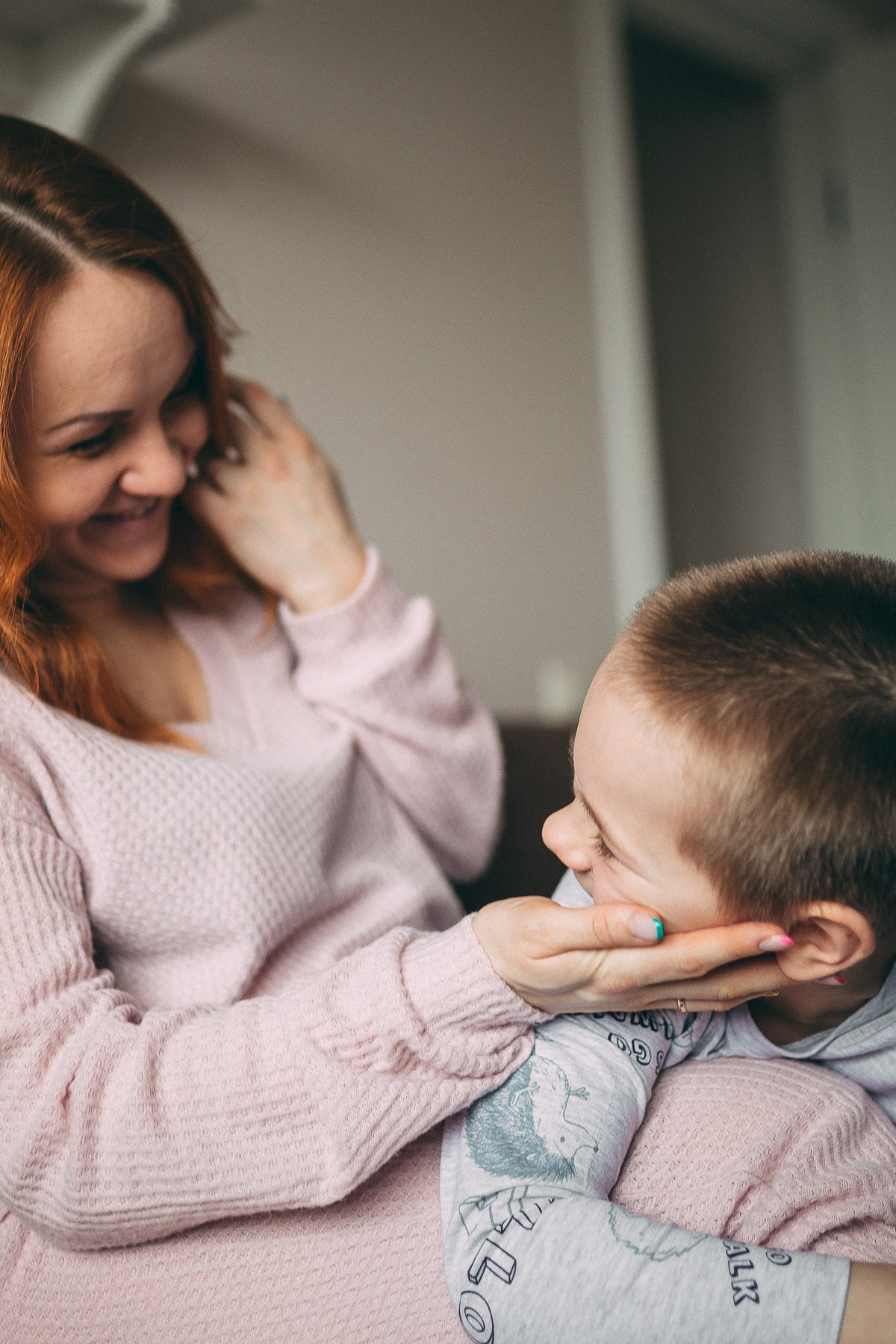 Домашняя съёмка мама с сыном. Fotogrāfs Rīgā — Katerina Gordik