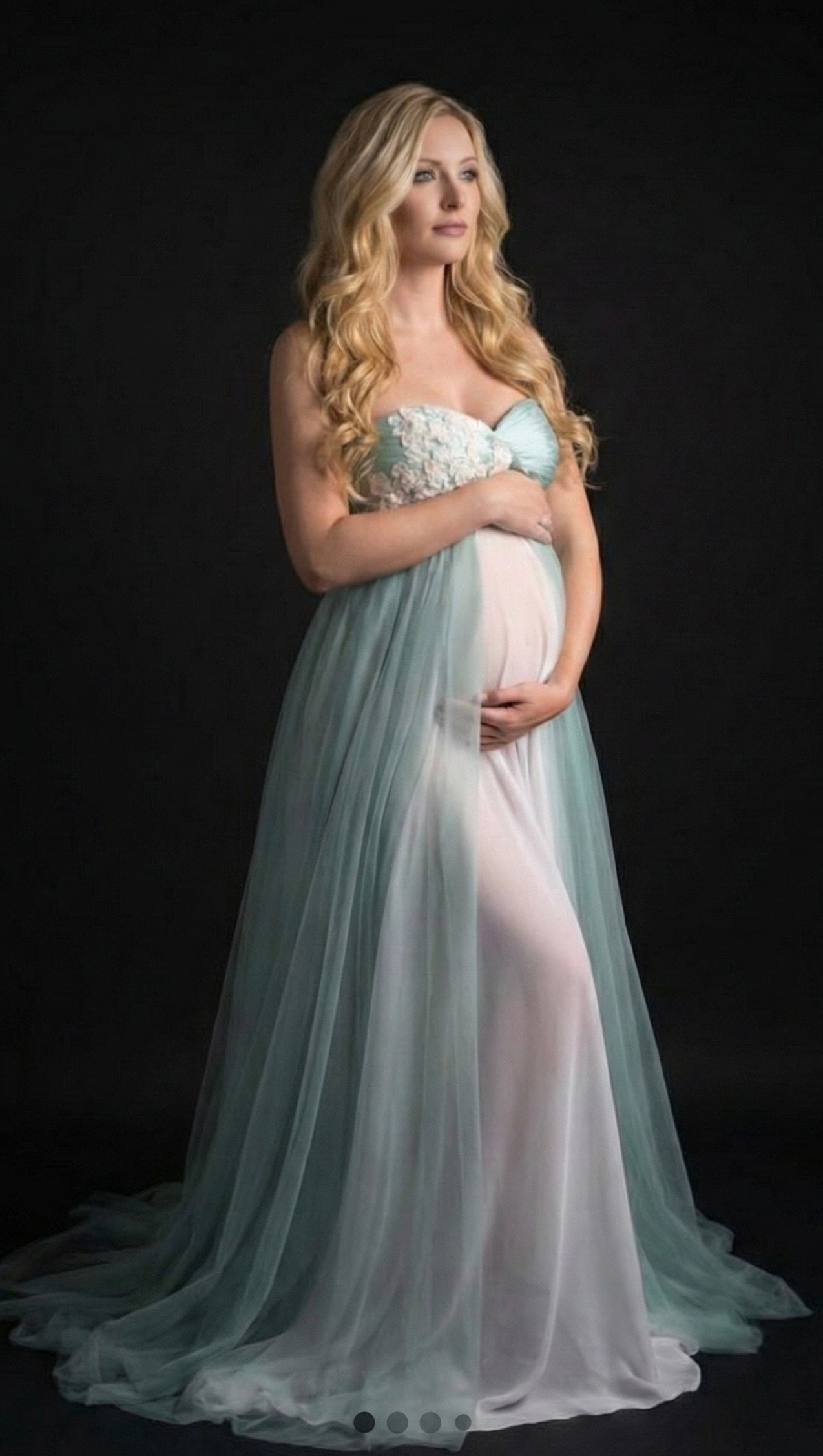 Maternity Wardrobe — Dresses Included for Your Session. Family & Maternity Photographer in Dresden Tatiana Mudryak