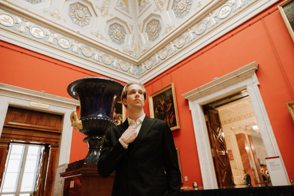 Anna & David (Hochzeitsfotoshooting im Museum). Familien & Hochzeitfotografin Nadja Holzmann