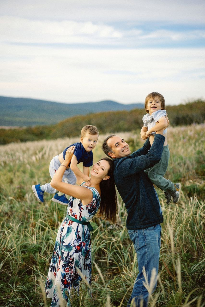 SUNSET FAMILY SESSION. Wedding Photography & Videography Team in California, Los Angeles, San Francisco, San Diego and Travel