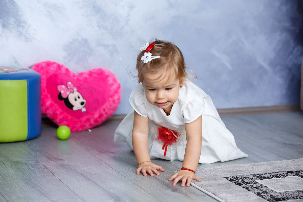 Portret deteta u studiju nakon svečanog krštenja.