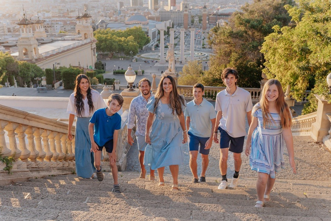 Dressing For A Family Photoshoot — Barcelona Family Photographer tips. DiaFoto — Wow Photographer in Barcelona | Premium Barcelona Photoshoot Experience