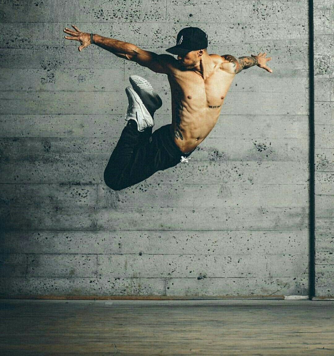 МУСКУЛИСТЫЕ МУЖЧИНЫ