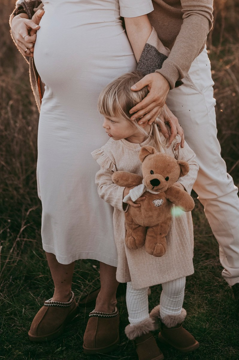 Milena / trudnicko fotografisanje sa porodicom. Deciji i porodicni fotograf u Beogradu Oksana Skendzic