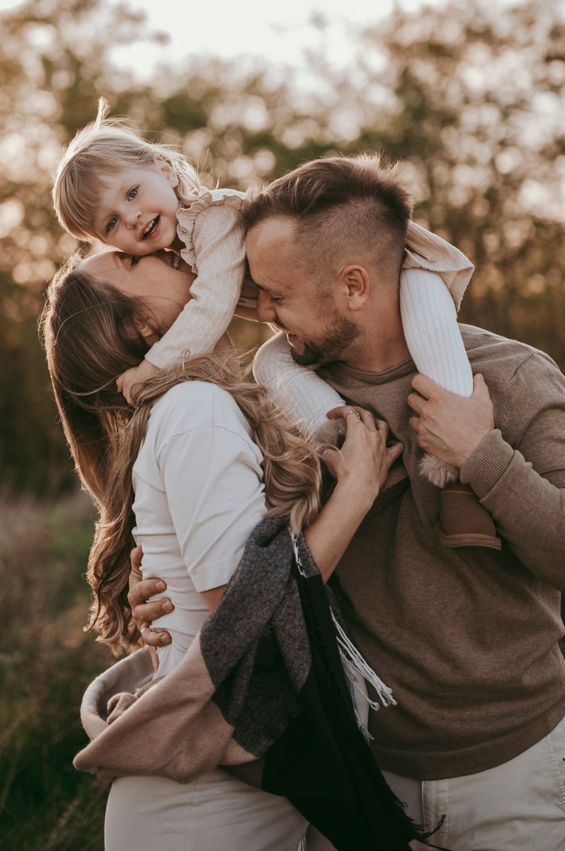 Milena / trudnicko fotografisanje sa porodicom. Deciji i porodicni fotograf u Beogradu Oksana Skendzic
