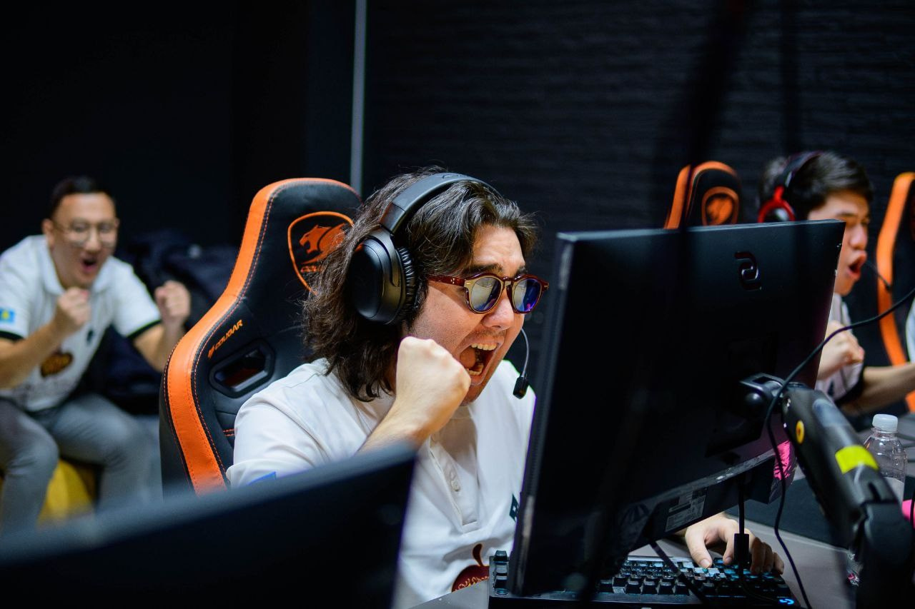 LanDaLan & FRAG & GLuck Yungstar & UCA