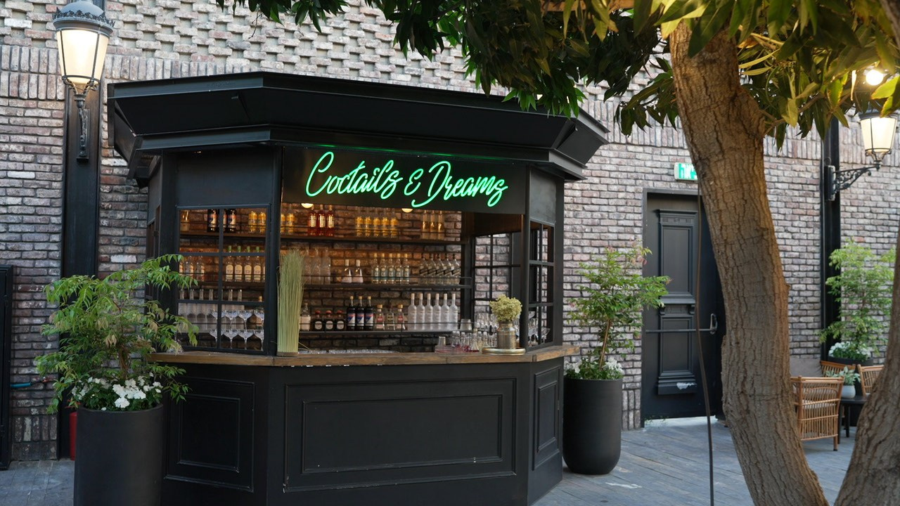 VIA / BASICO. Wedding and events photographers Studio Shalom