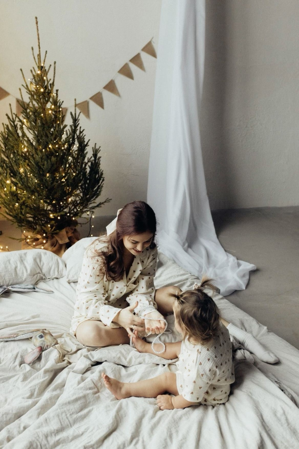 IDEEN FÜR KLEIDUNG FÜR EIN WEIHNACHTSFOTOSHOOTING. Фотограф Лейпциг