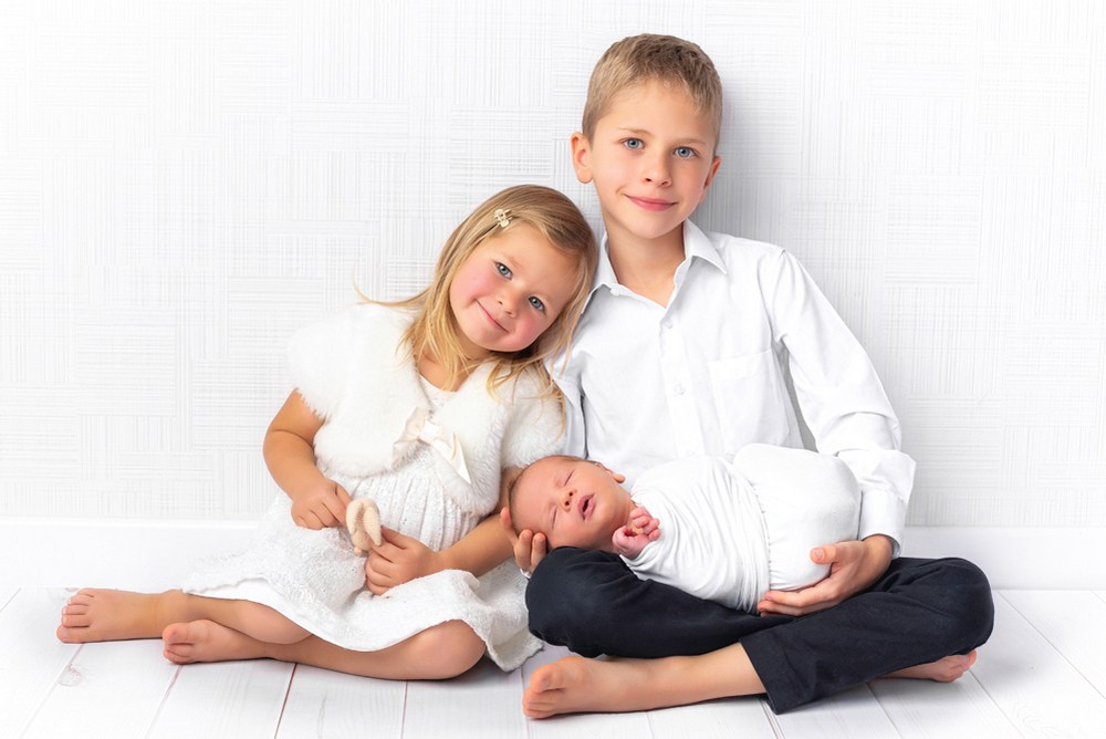 Sesja noworodkowa z rodzicami i rodzeństwem - Natalia Lucko