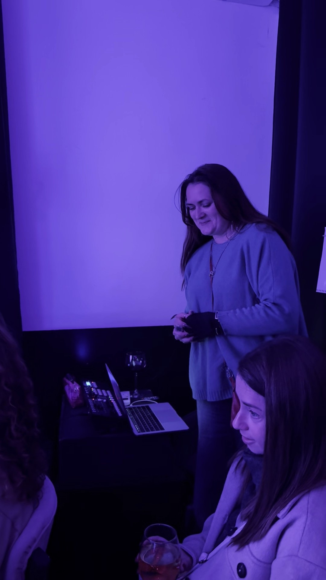 Фоторепортаж вистави у Будві. Портретний фотограф Альона Новгородцева