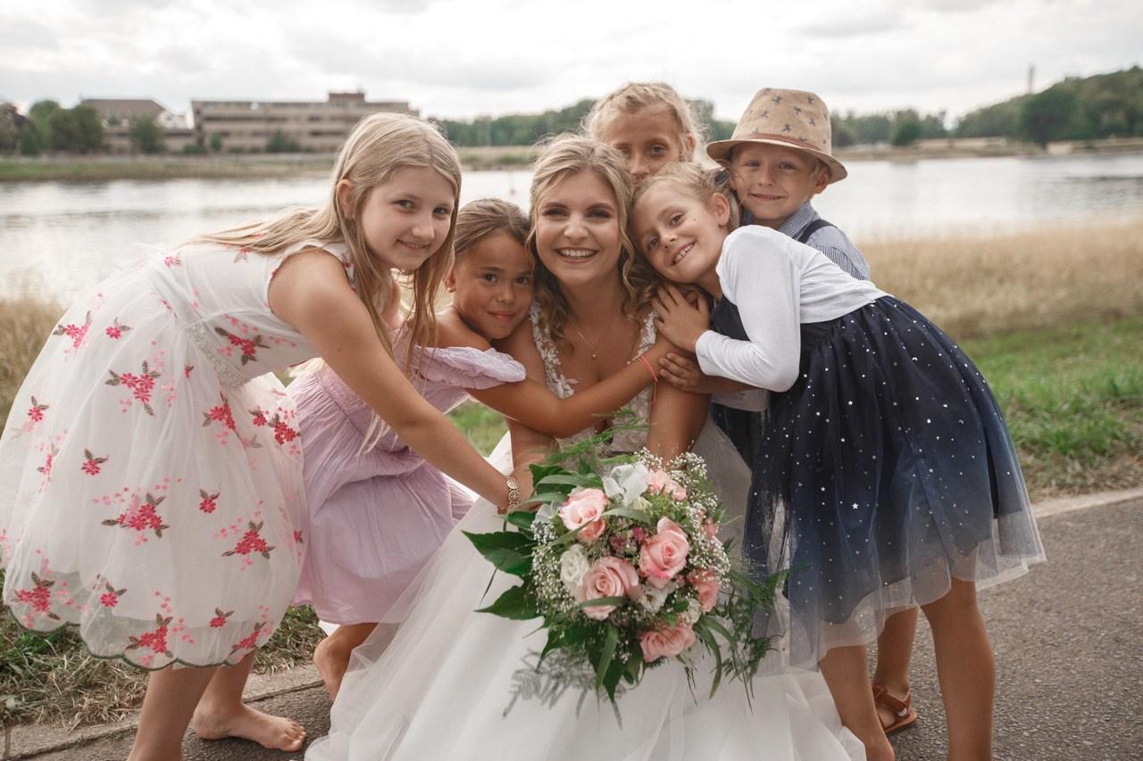 Kirchliche Hochzeit Rheinterrassen Karlsruhe – Noelia & Timo | Hochzeitsfotograf & Videograf