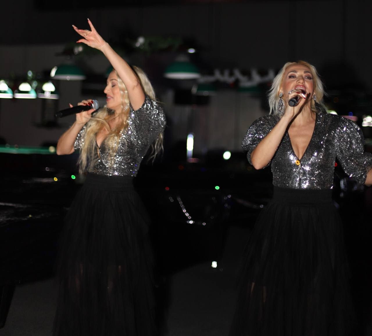 Під омелою. VALERIIA VIUNOVA individual shooting\love story\event\brand