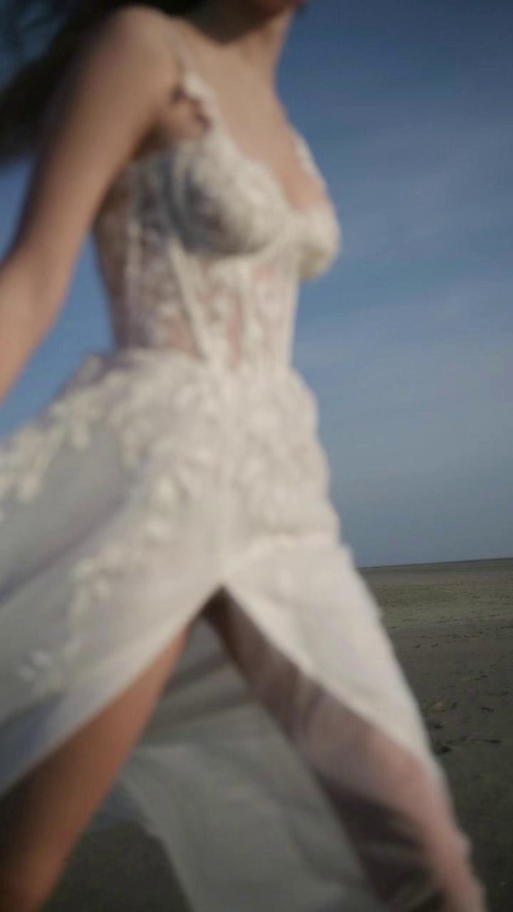 NASTYA ANIKINA Wedding dress. Minimalist brand photographer & videographer | Raw sincerity. Pure Form