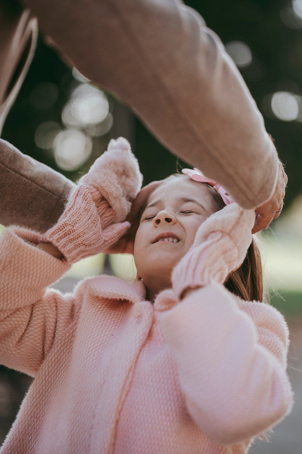 Iva, Ivan, Tara i Stefan — porodicno fotografisanje napolju. Deciji i porodicni fotograf u Beogradu Oksana Skendzic