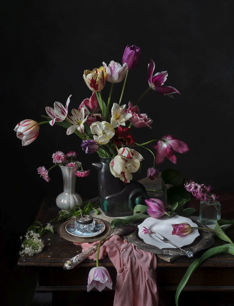 Натюрморт с тюльпанами и маргаритками