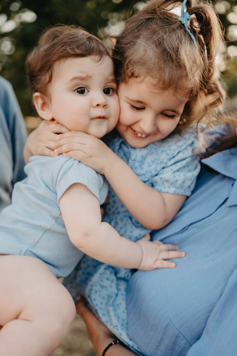 Jovana Zoran Jana i Bogdan — porodicno fotografisanje napolju. Deciji i porodicni fotograf u Beogradu Oksana Skendzic