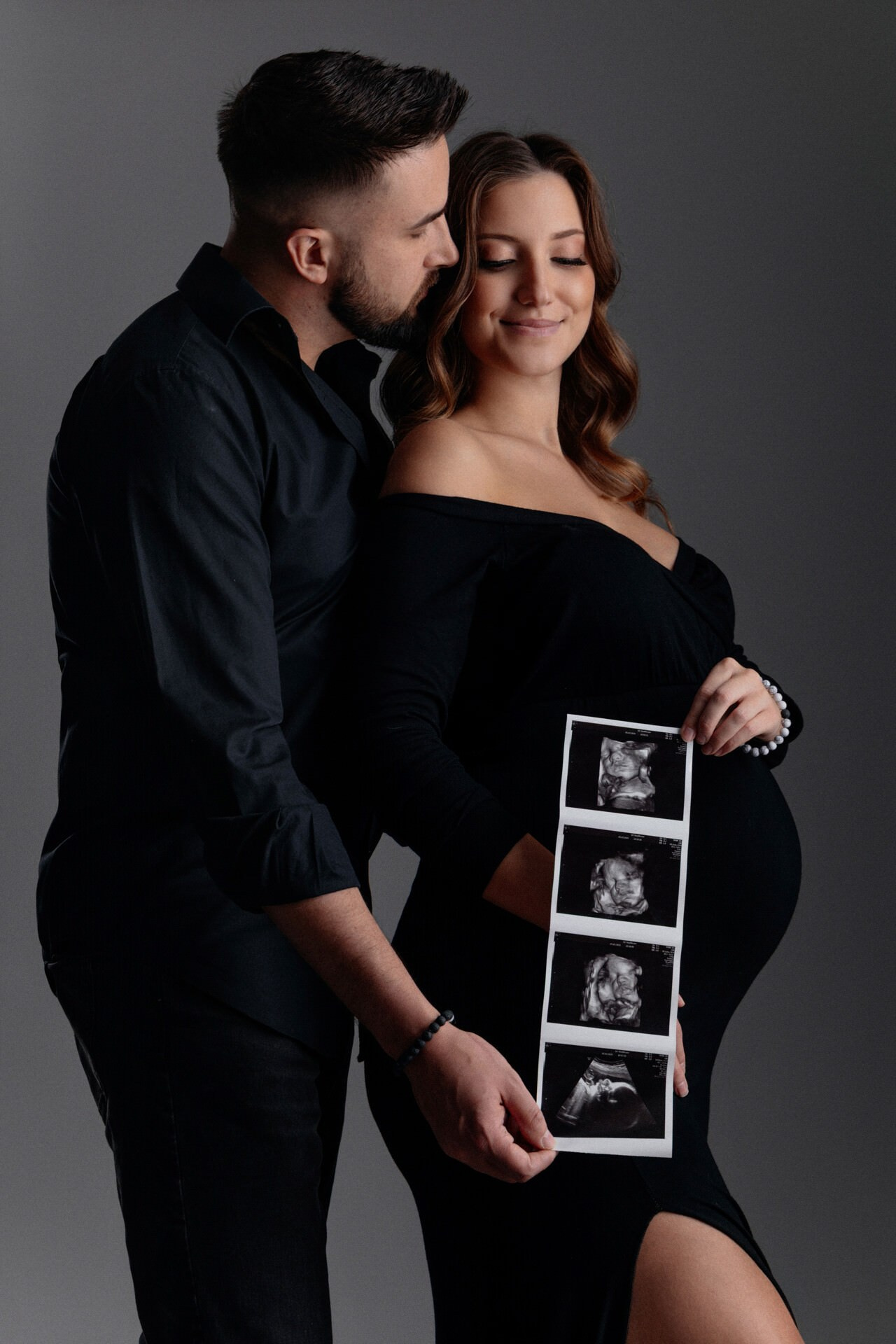 Ehemann, Ehefrau und Ultraschallbabyfotos