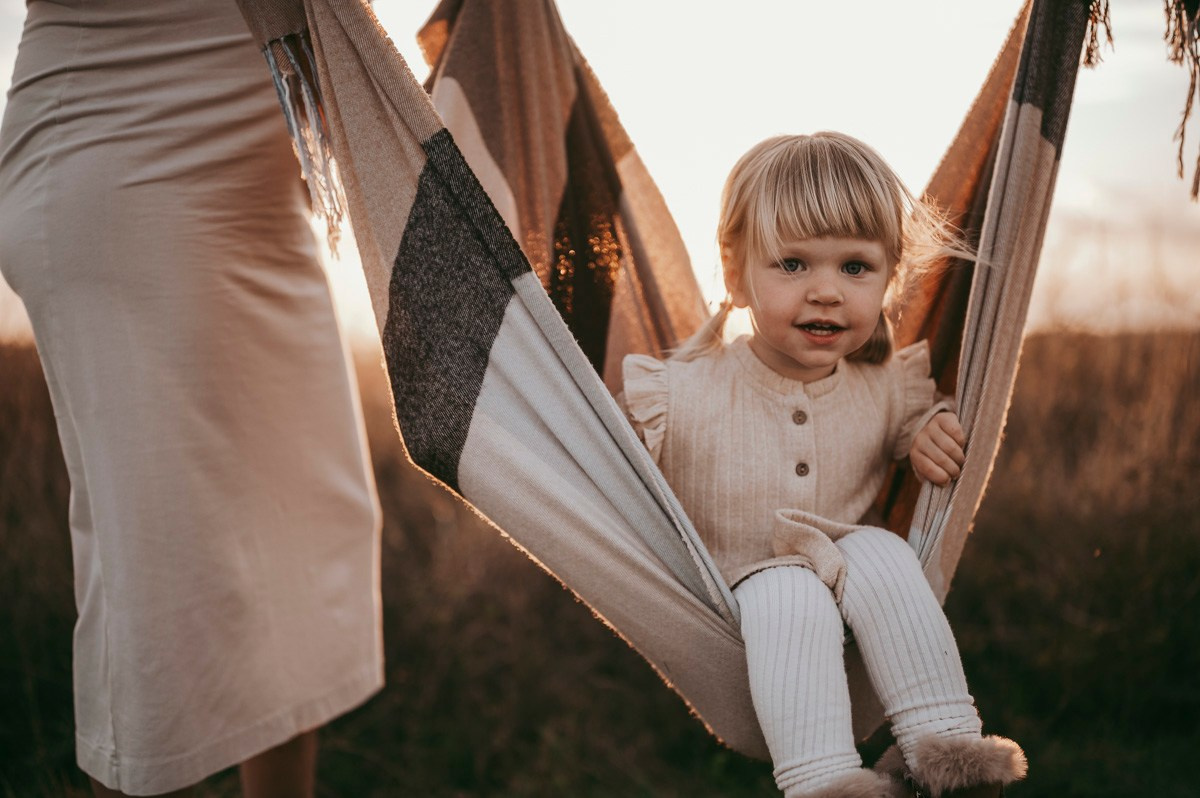 Milena / trudnicko fotografisanje sa porodicom. Deciji i porodicni fotograf u Beogradu Oksana Skendzic