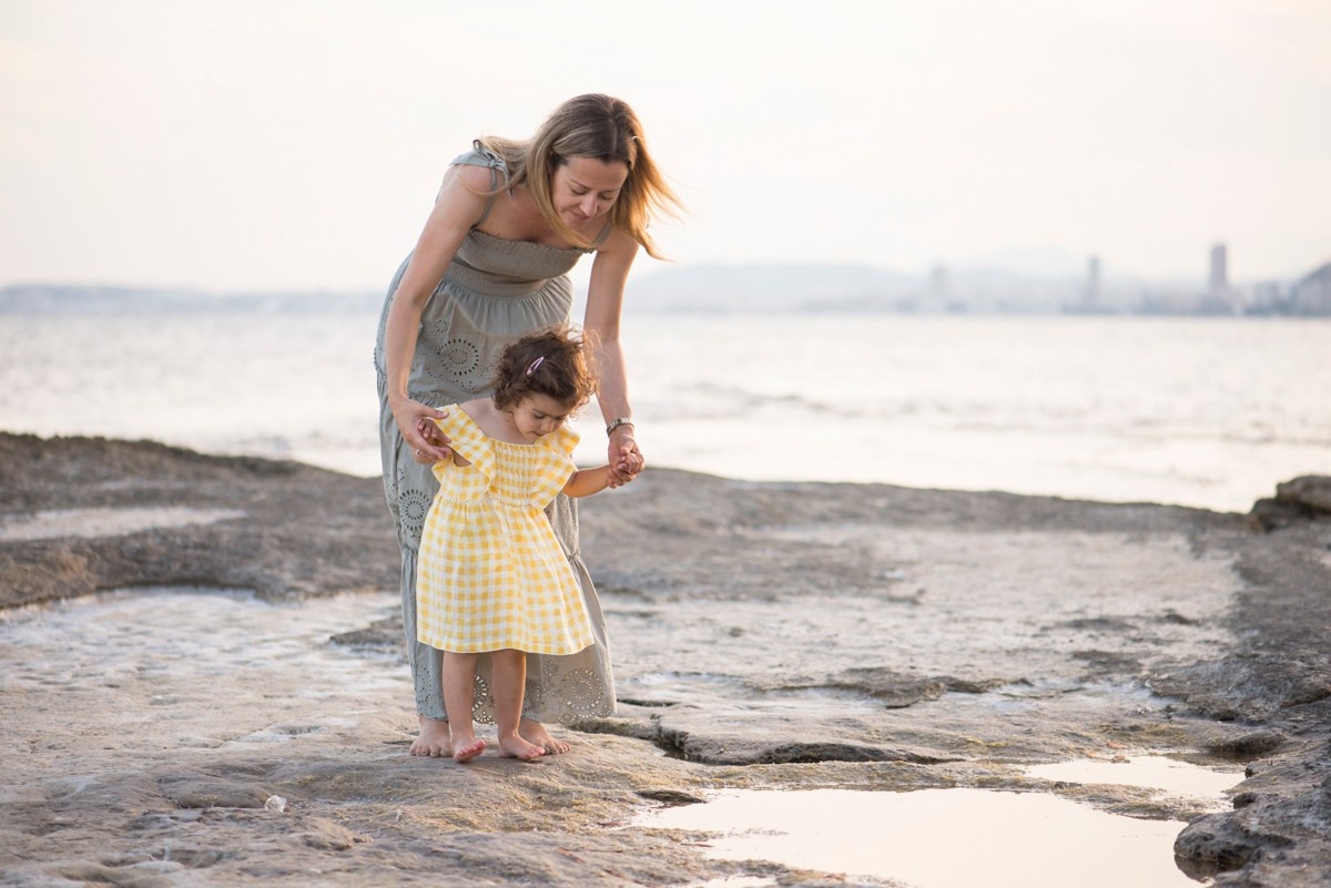Madres. Fotografia de familias en Alicante Mónica Santonja