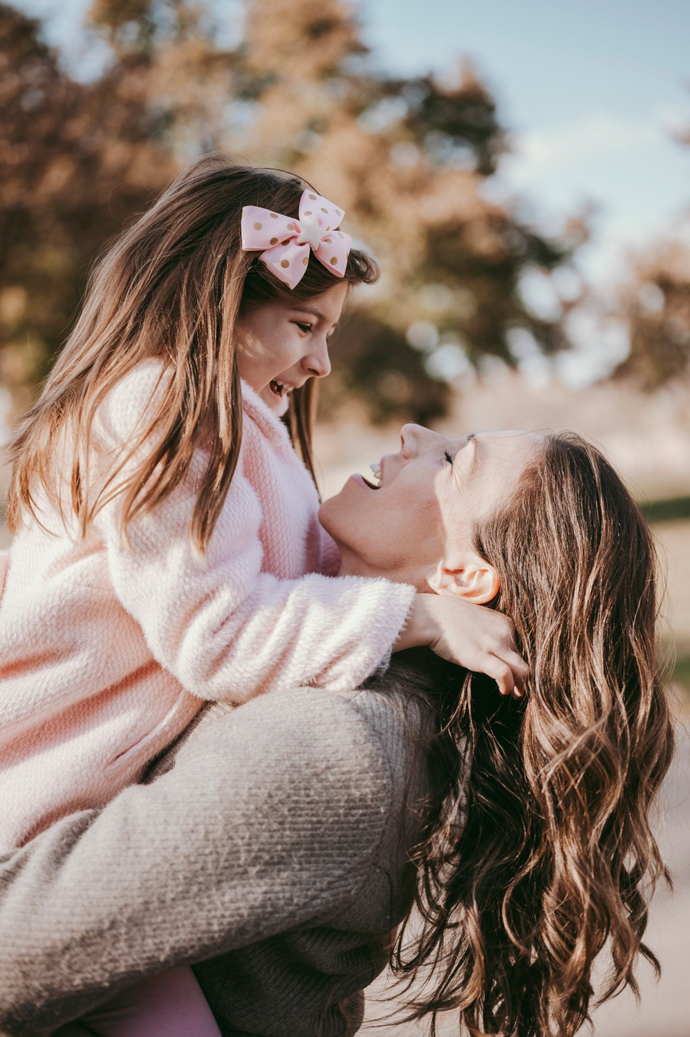 Iva, Ivan, Tara i Stefan — porodicno fotografisanje napolju. Deciji i porodicni fotograf u Beogradu Oksana Skendzic