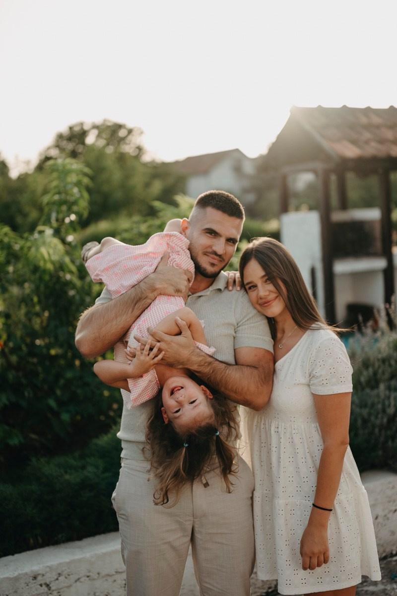 Jelena, Milos, Lena i Viktor / porodicno fotografisanje. Deciji i porodicni fotograf u Beogradu Oksana Skendzic