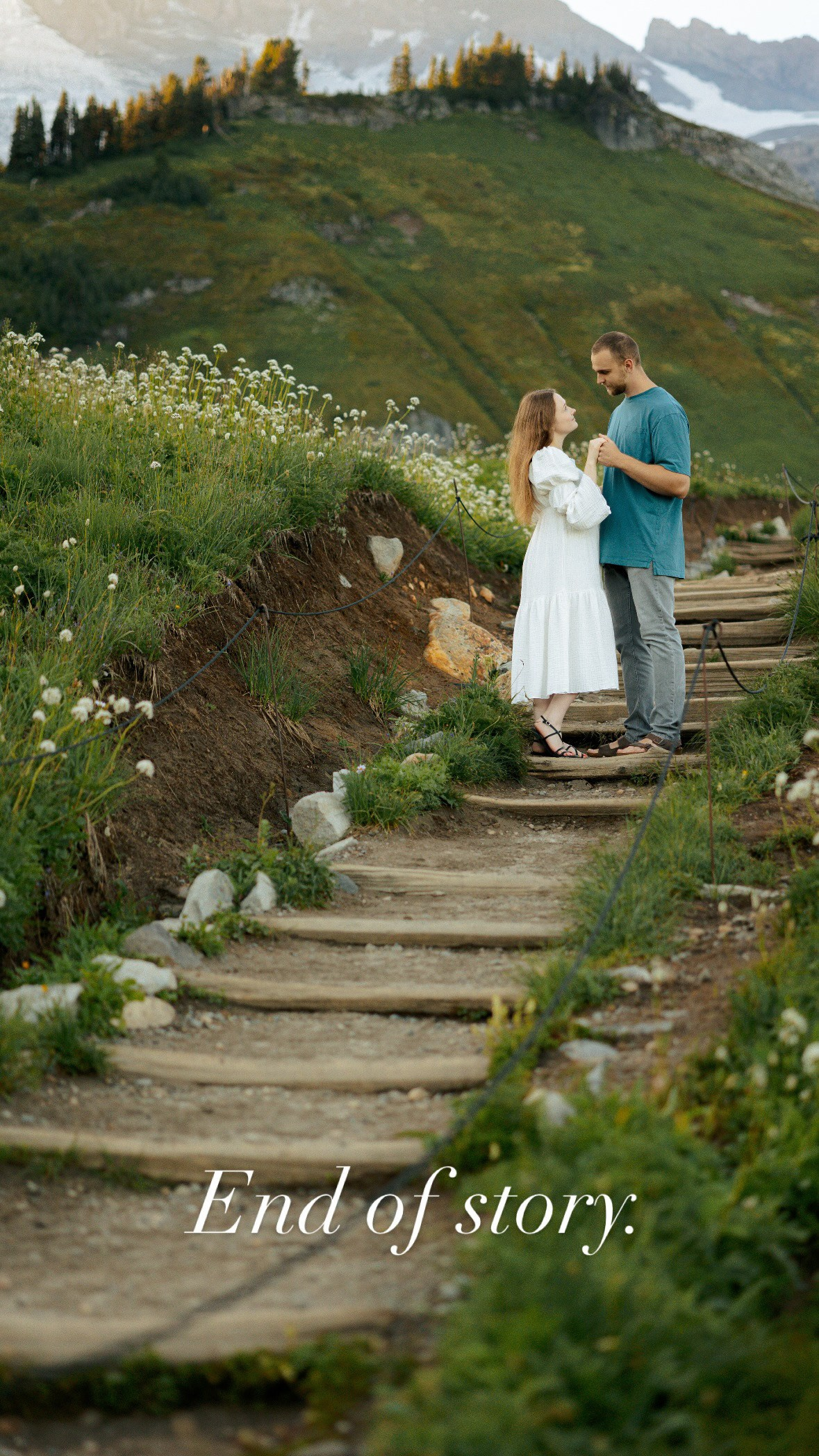 Embrace of Wildflowers. Family photographer Oregon — Washington