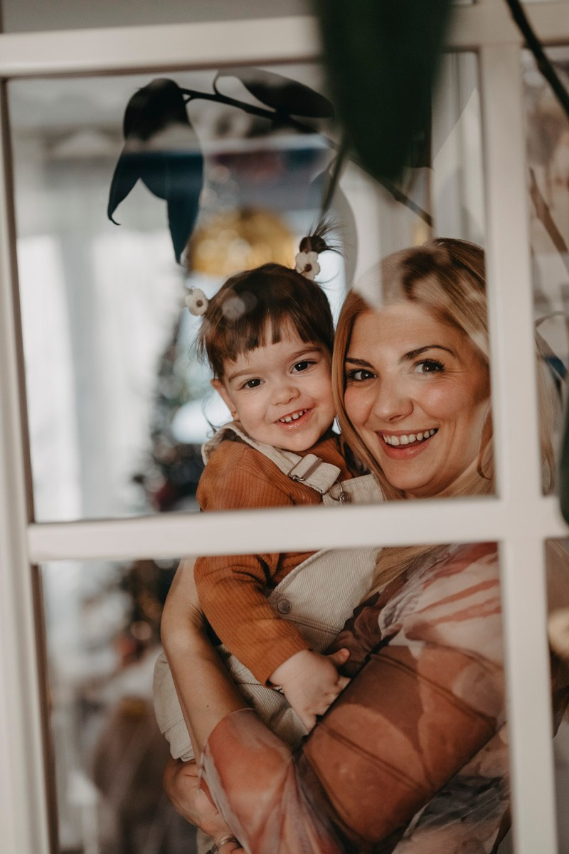 Natasa, Ema i Lazar — porodicno fotografisanje kod kuce. Deciji i porodicni fotograf u Beogradu Oksana Skendzic