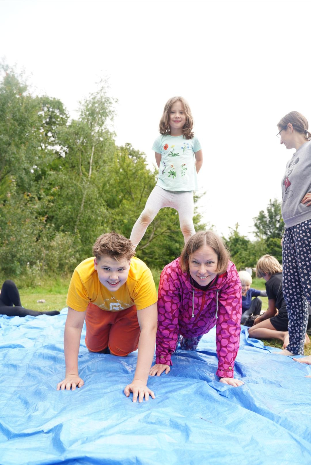 Семейный палаточный лагерь «Путешествие в Прошлое». Семейные лагеря в Европе с Ниной Янечковой и Ириной Зиновьевой