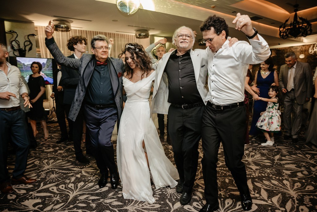 Isil si Radu by Fotograf nunta Iasi — Eduard Schiopu