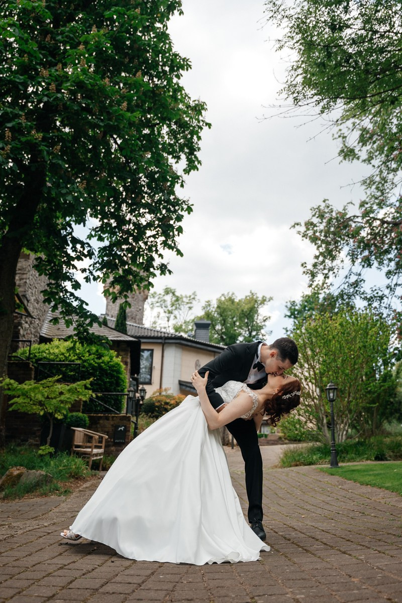 deep kiss bride groom