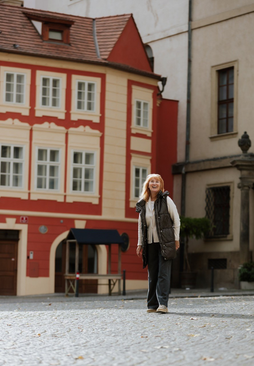 Portrétní fotografka Praha. Dana Lišková — Empathetic Photographer | Introspective Artist |Neurodivergent Coach | Founder of Artepy.cz