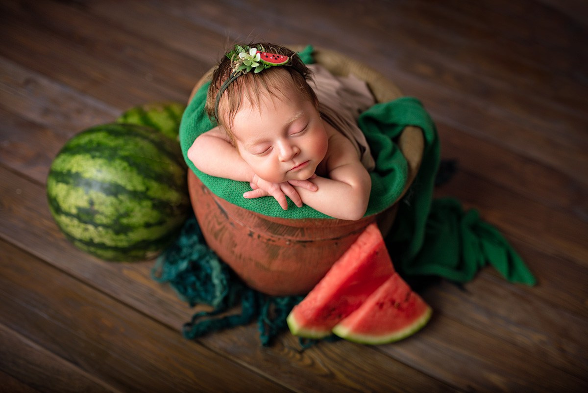 Newborn photoshoot. Newborn photographer and Photography Educator in Prague Yana Stelmakh