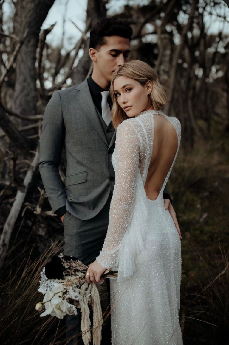 Posa di base per un servizio fotografico di coppia