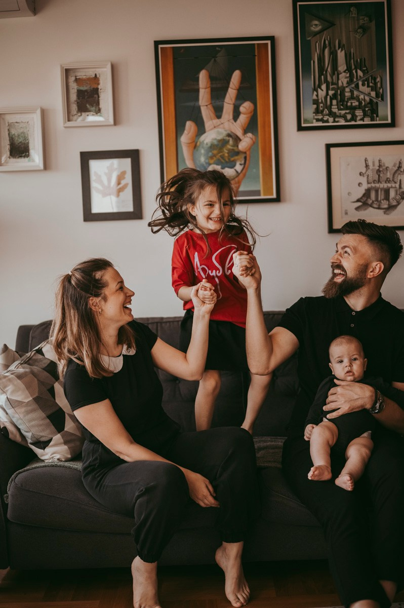 Dobro dosao, Jakove / porodicno fotografisanje kod kuce. Deciji i porodicni fotograf u Beogradu Oksana Skendzic