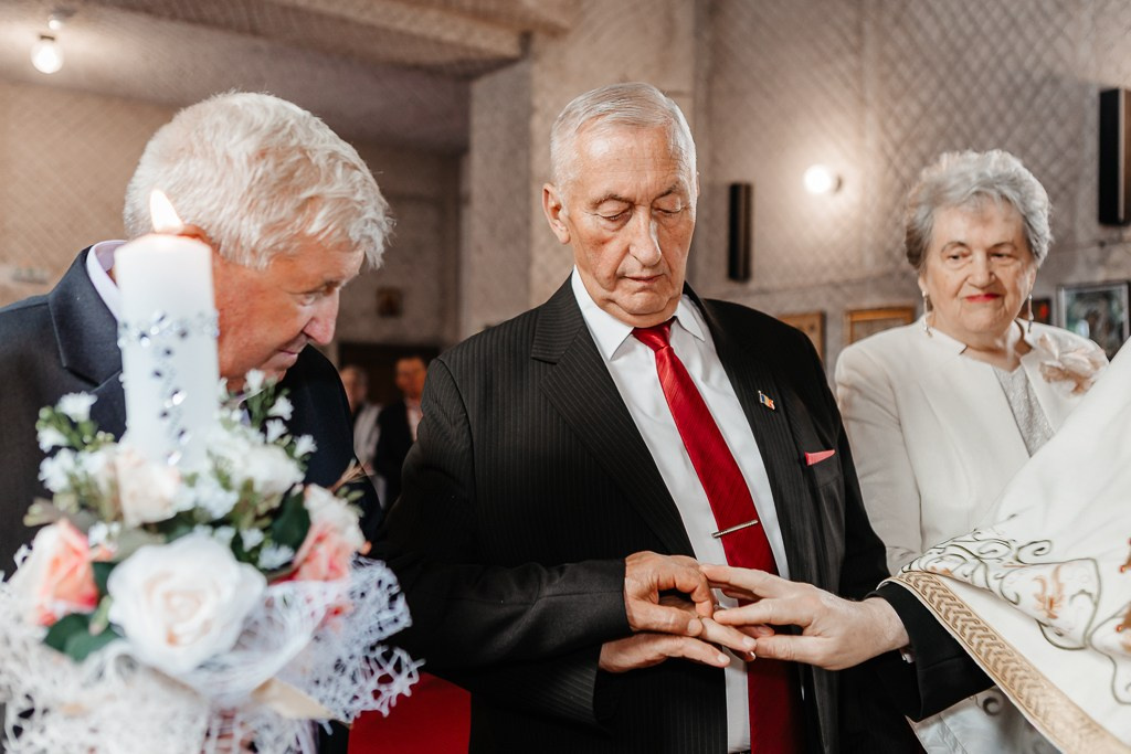 Nuntă de aur. FotoACTIV.ro - Imaginea ta contează