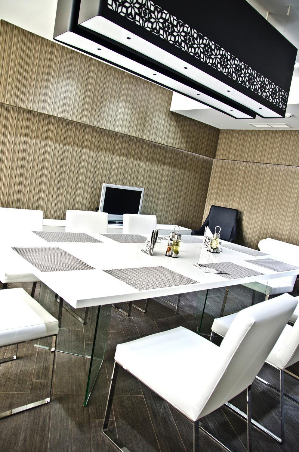 Стекло и метал… Это тоже может быть уютно!!! Обеденный зал. Архитектор, дизайнер интерьера, декоратор